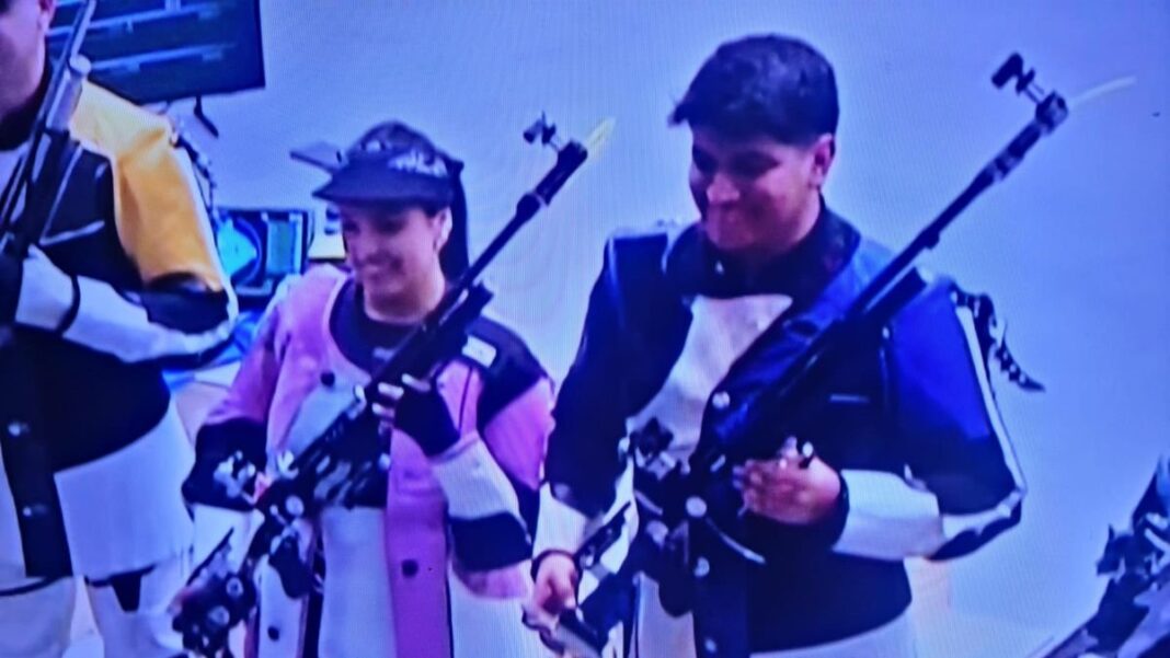 Julián Gutiérrez y Fernanda Russo durante la competencia de rifle en los Odesur
