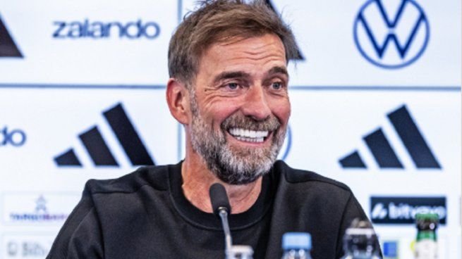 Jürgen Klopp durante el anuncio de la lista de convocados de la Selección de Alemania
