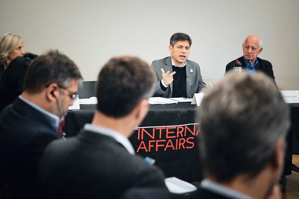 Axel Kicillof durante su disertación en la universidad The New School de Nueva York
