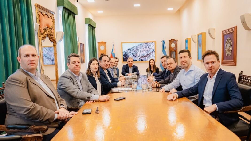 Gobernador Raúl Jalil junto al presidente de la UIA, Martín Rappallini, en el Centro de Arte y Tecnología Aplicada