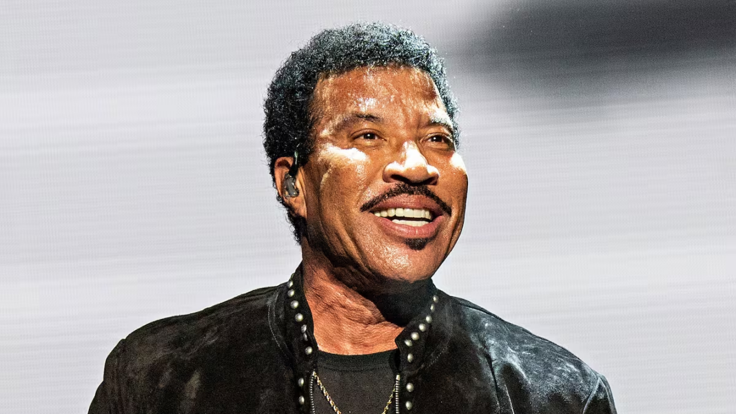 Lionel Richie en el escenario durante un concierto