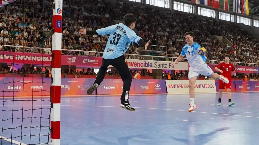 Jugadores del seleccionado argentino masculino de handball Los Gladiadores durante la final de los Juegos Suramericanos Santa Fe 2026