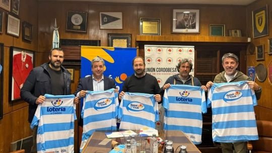 Autoridades de Lotería de Córdoba y de la Unión Cordobesa de Rugby durante la firma del convenio de prevención de apuestas online.