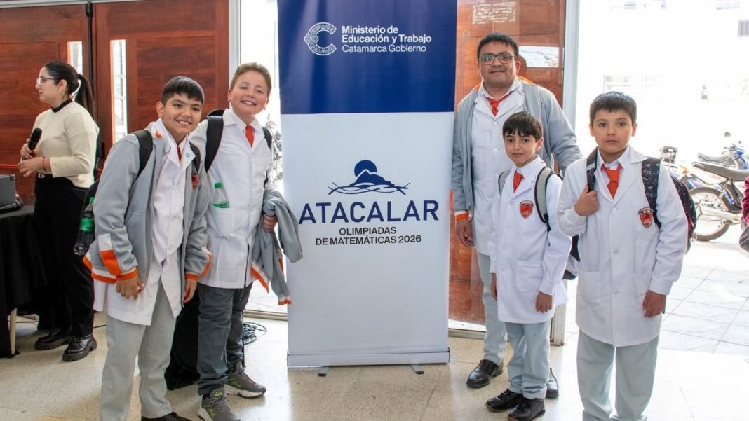 Estudiantes rindiendo la Instancia Provincial de la Olimpiada Matemática ATACALAR 2026 en el Instituto de Formación Docente