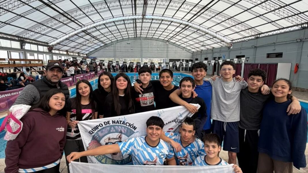 Nadadores de Catamarca en el torneo Siete Colores en Jujuy