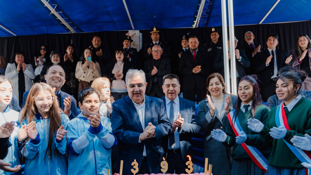 Autoridades inaugurando obras en Pomán durante el 393 aniversario