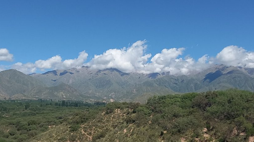 Vista del paraje El Rodeo en Pozo de Piedra, Catamarca, donde se disputan cuatro hectáreas.