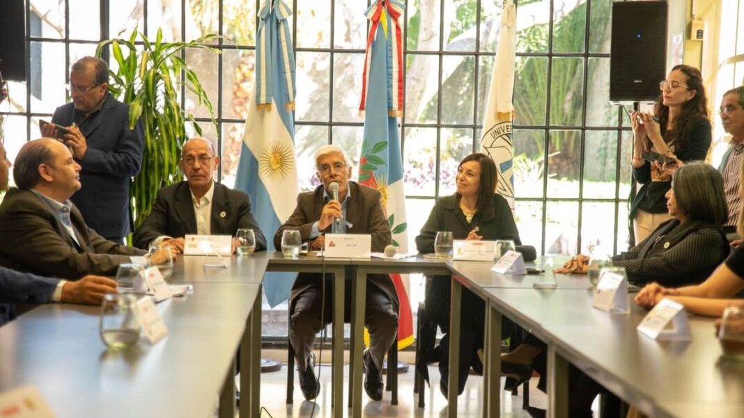 Autoridades de la UNCA y municipios en la presentación del X Congreso de Ciudades y Pueblos del Interior
