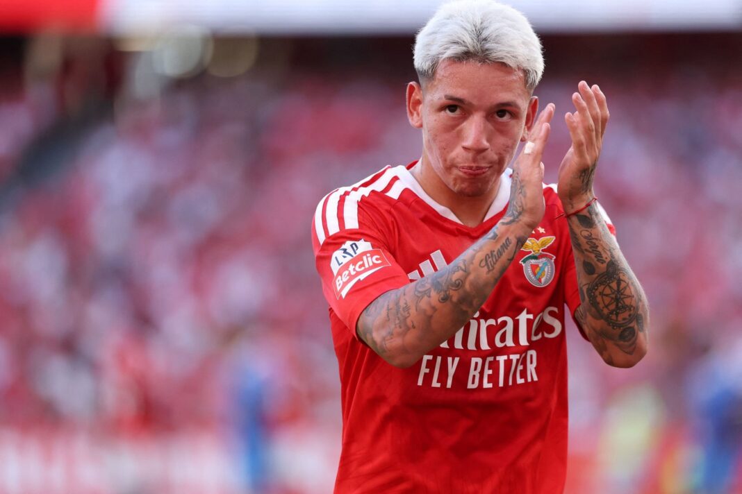 Gianluca Prestianni celebrando un gol con la camiseta de Benfica