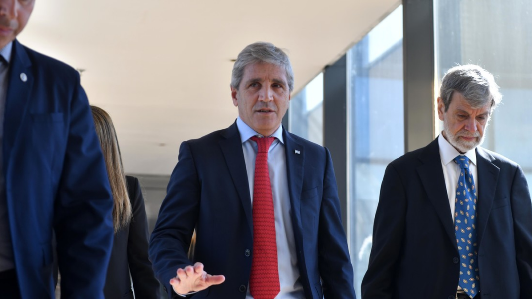Luis Caputo durante la presentación del Presupuesto 2027