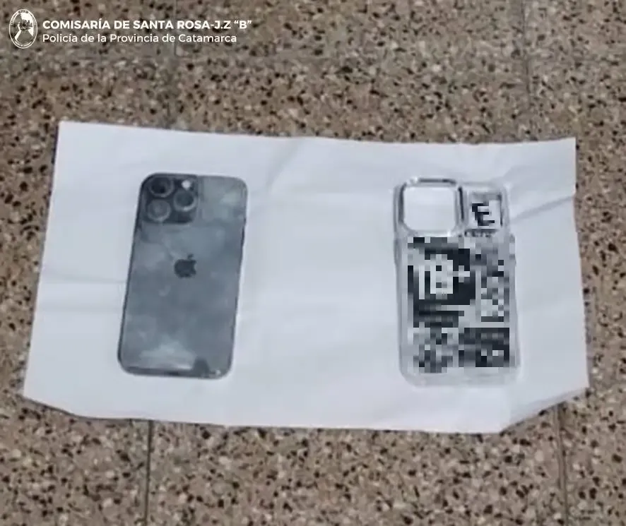 Teléfono celular iPhone 13 Pro recuperado por la policía en Santa Rosa