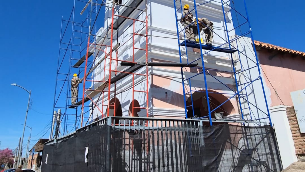 Fachada de la Iglesia del Señor de los Milagros de Choya durante los trabajos de refacción