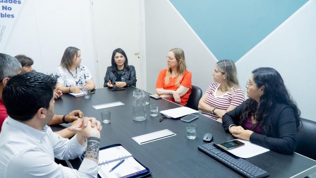 Reunión del equipo de salud para plan estratégico ante El Niño