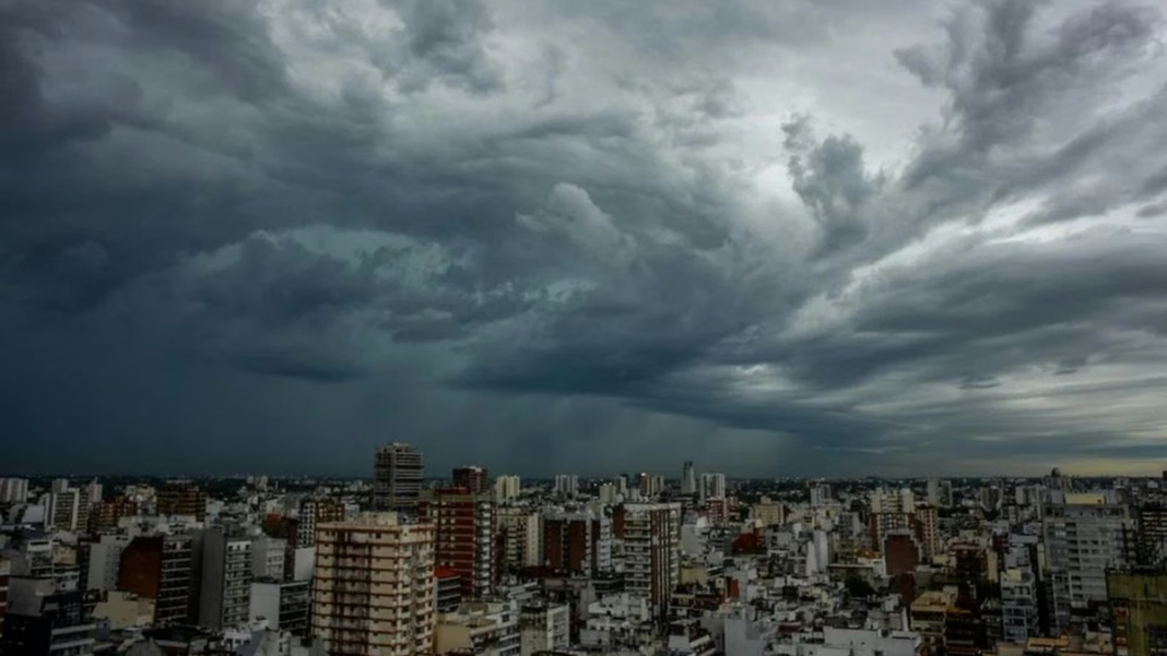 Cielo nublado y viento en San Fernando del Valle de Catamarca