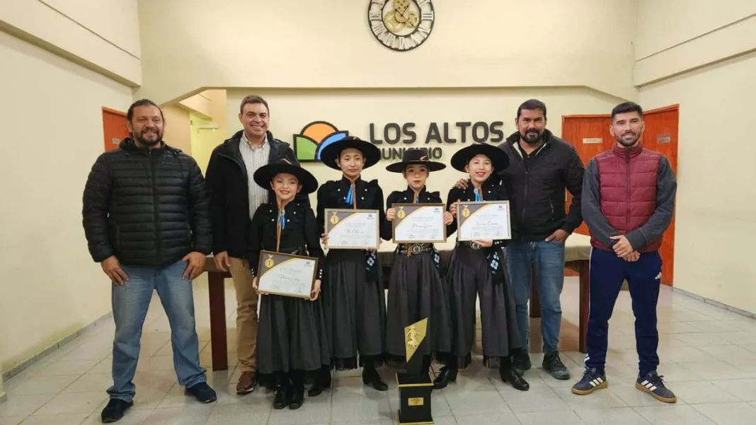 Integrantes de la Academia Municipal de Folclore El Gaucho de Los Altos durante el Festival Nacional de Malambo Femenino 2026