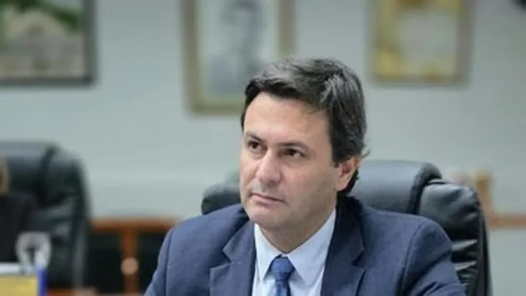 Concejal Gustavo Aguirre presentando proyecto de ordenanza