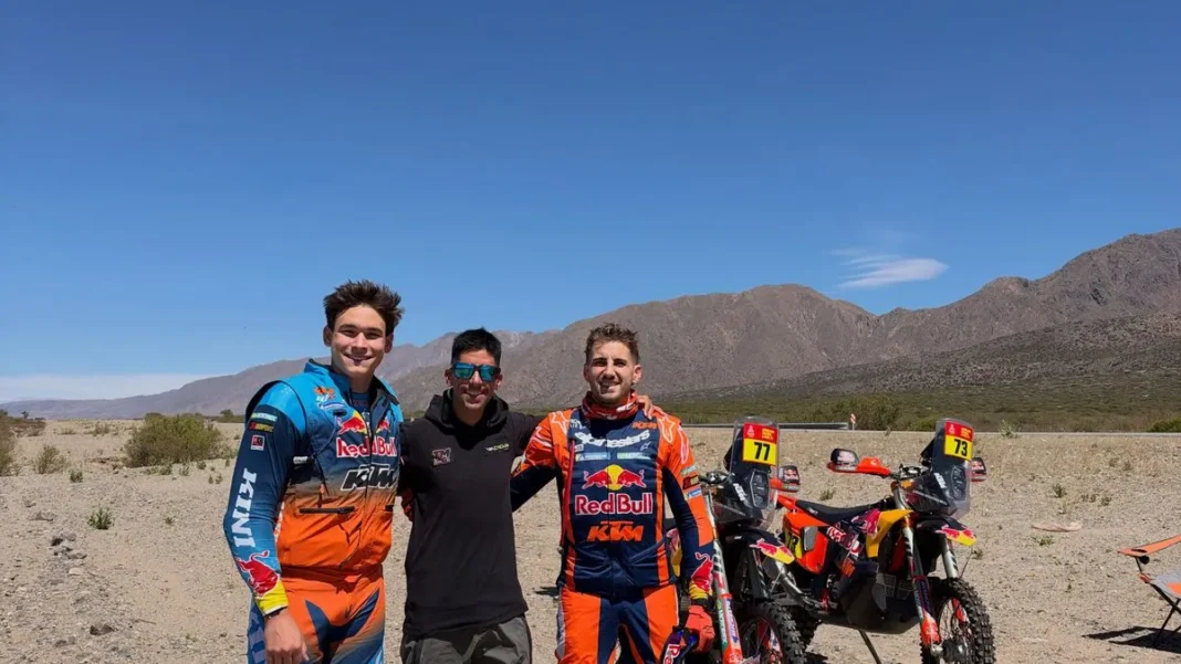Álvaro Macías junto a Luciano y Kevin Benavides y Edgar Canet