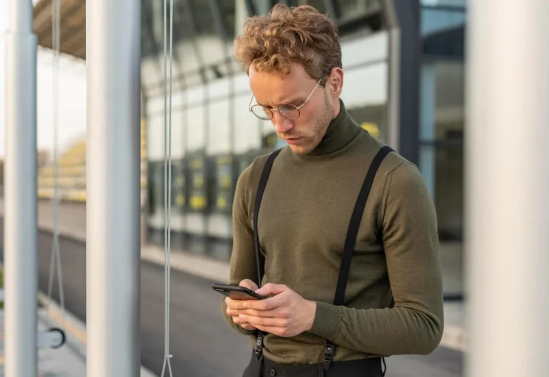 Teléfono celular mostrando el uso de batería por aplicación