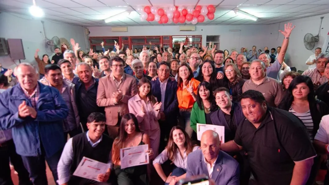 Autoridades de la UCR Catamarca durante el acto de asunción
