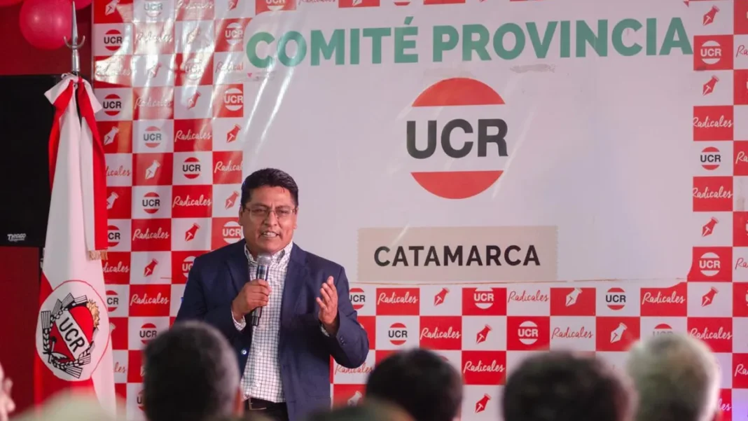 Dirigentes de la UCR de Catamarca durante la asunción de las nuevas autoridades partidarias