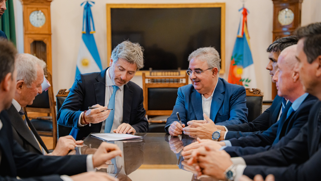 Autoridades de Catamarca y de la Nación durante la firma de los convenios de cooperación judicial