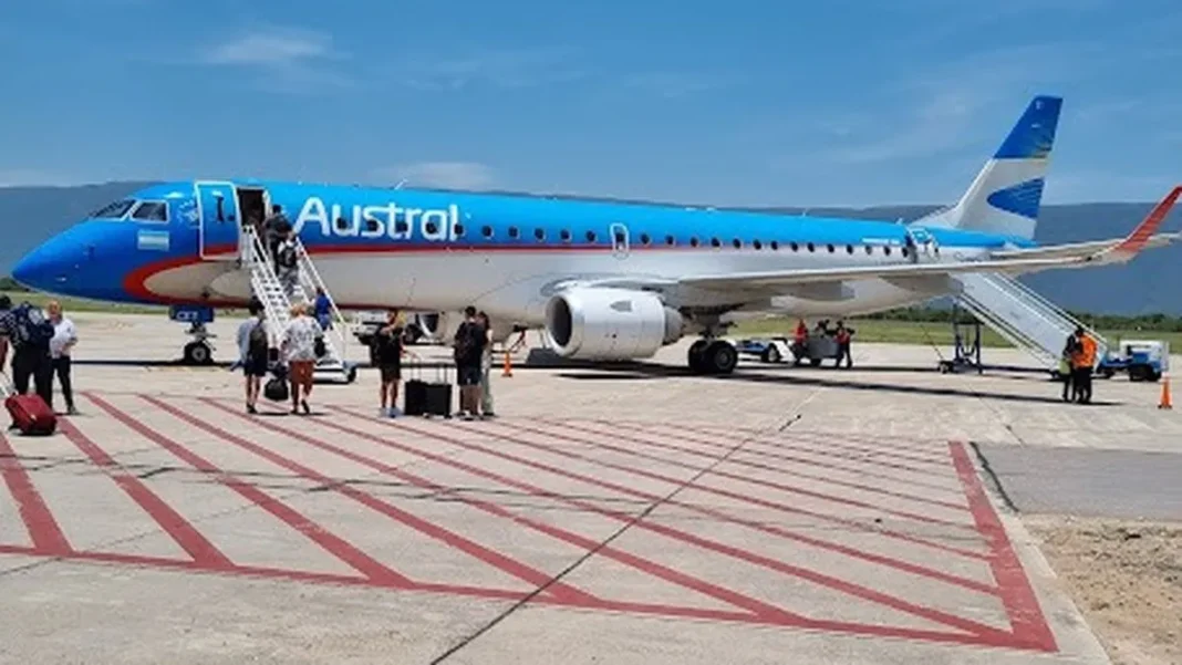 Avión de Aerolíneas Argentinas en el aeropuerto de Catamarca
