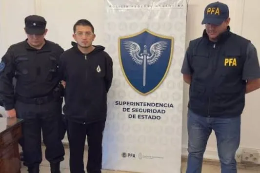 Fachada de los tribunales de la calle Paraguay al 1500, donde fue detenido Brayan Ferney Cruz Castillo