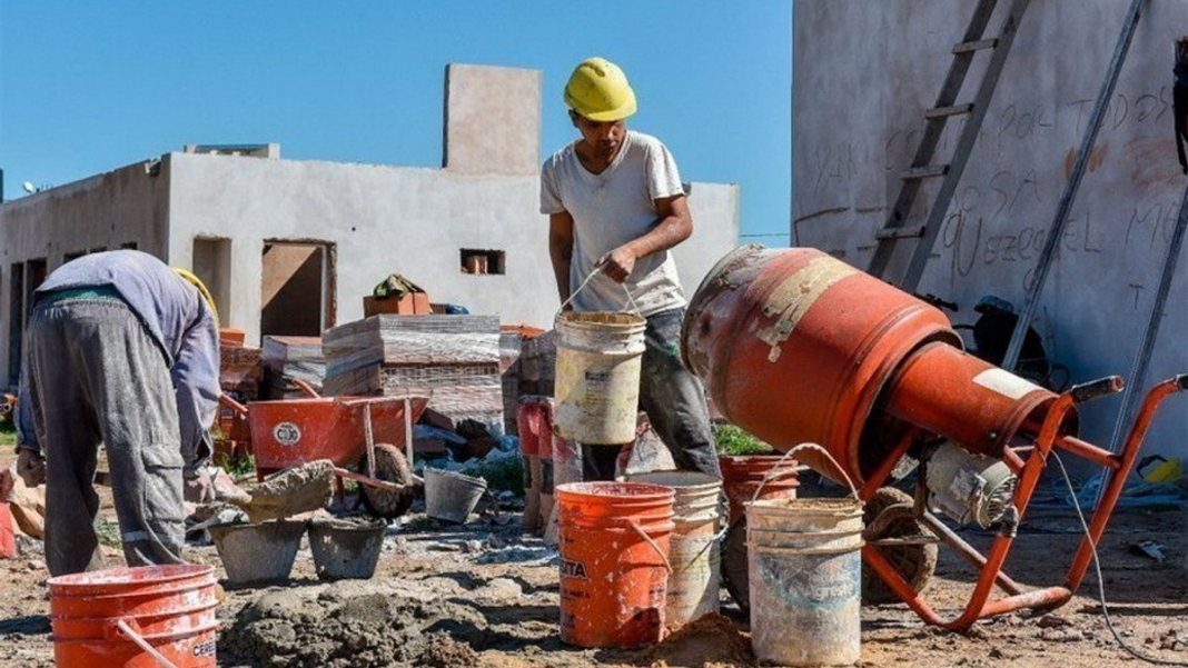 Obreros de la construcción en una obra en Argentina