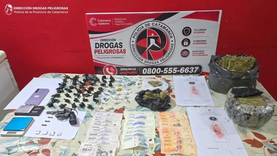 Procedimiento policial en el barrio 240 Viviendas de la ciudad Capital