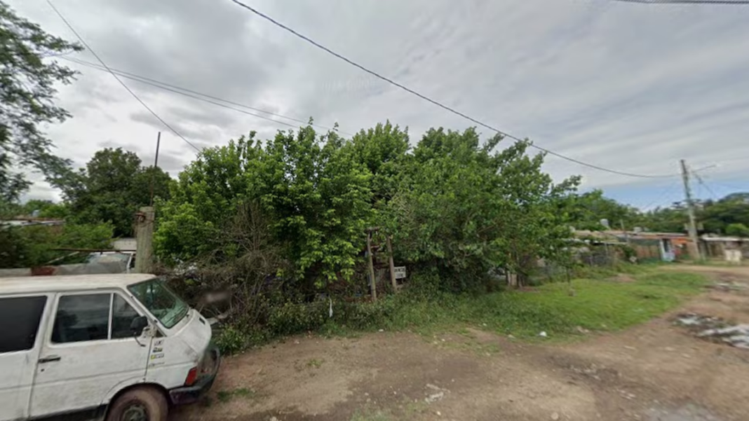 Móvil policial en la zona de Moreno