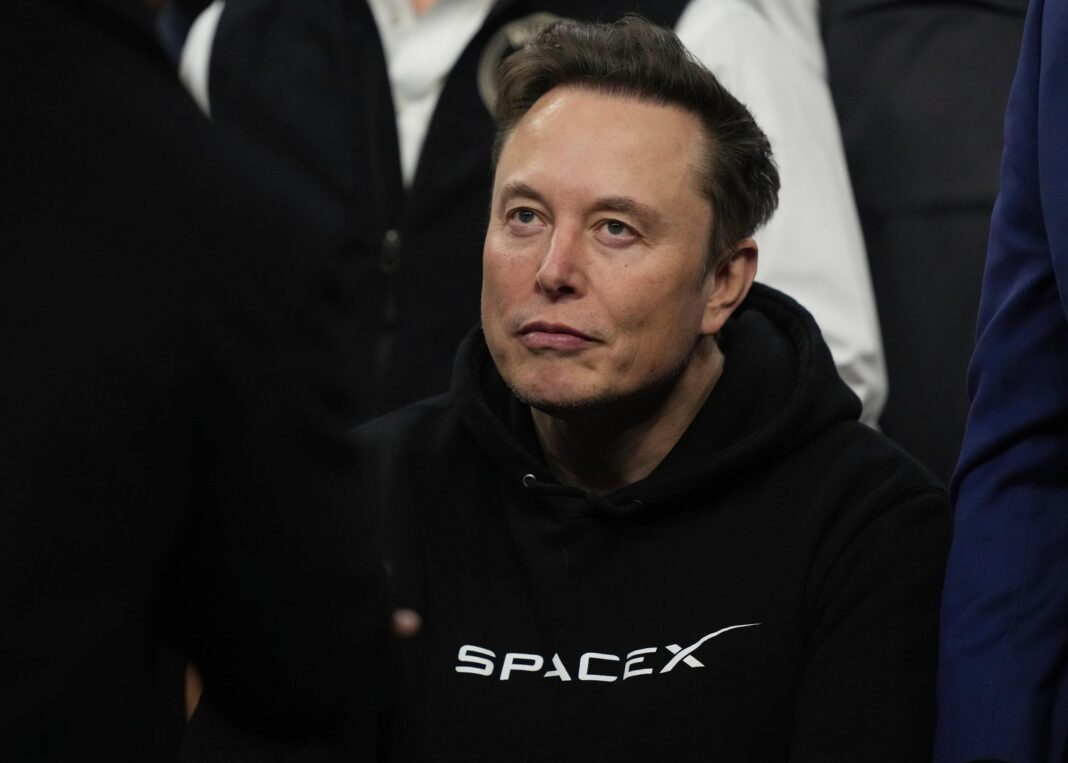 Elon Musk anunciando el cambio de nombre de SpaceXAI a SpaceXSI
