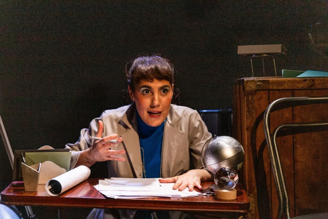 Victoria Baldomir en una escena de la obra Estrellada