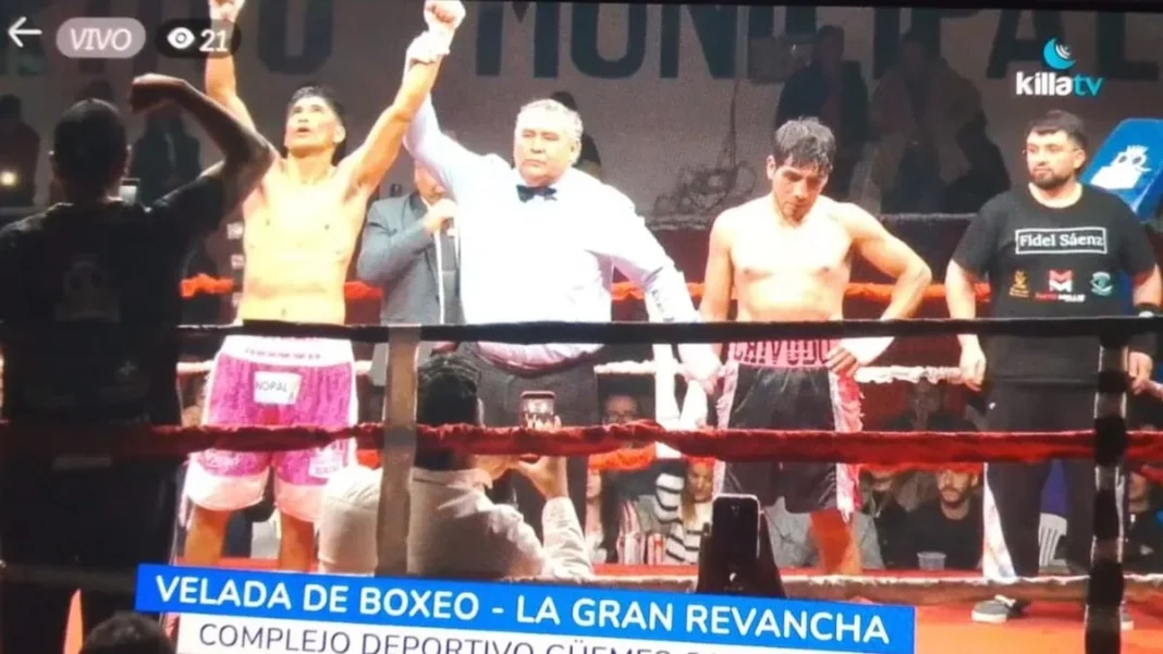 Exequiel Leguizamón durante un combate de boxeo