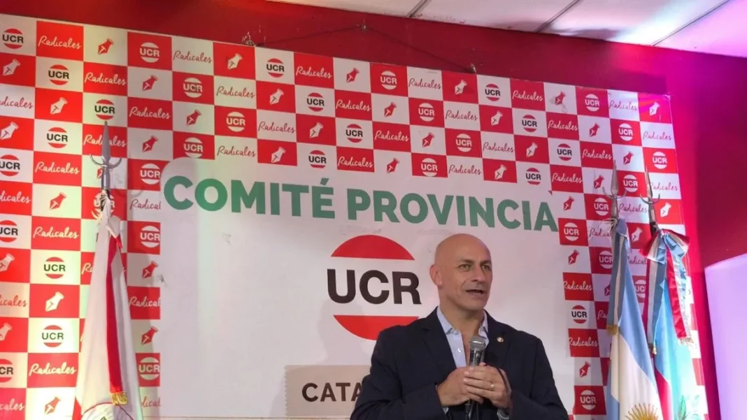 Luis Fadel durante su discurso de despedida de la presidencia de la UCR