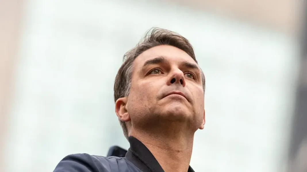 Flávio Bolsonaro en declaraciones tras el balotaje en Brasil