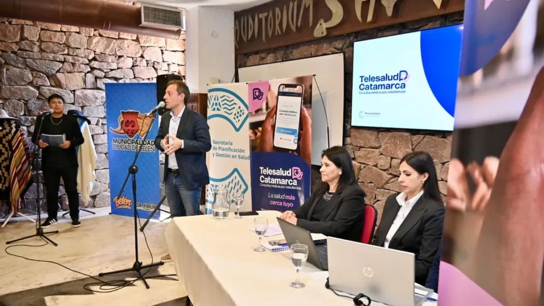 Autoridades durante el lanzamiento del Servicio Provincial de Teleconsulta en Belén
