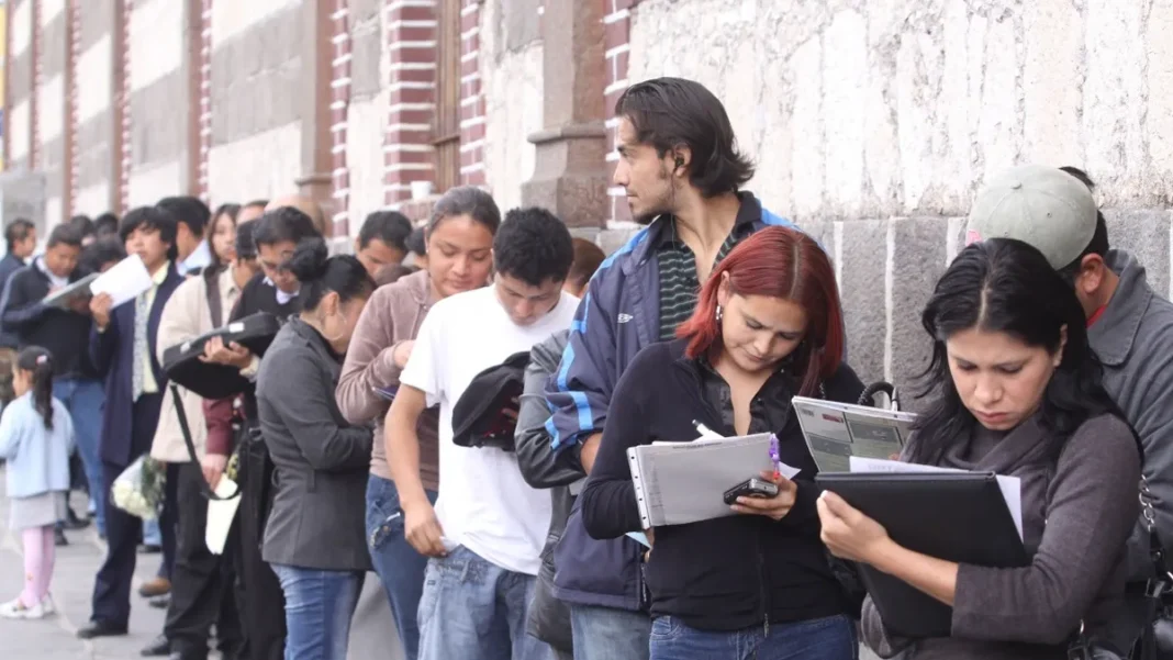 Gráfico de tasa de informalidad laboral juvenil en la región, porcentaje de la ocupación, año 2025
