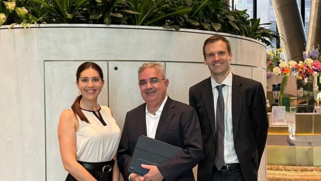 Gobernador Raúl Jalil junto a representantes de Galan Lithium en Australia