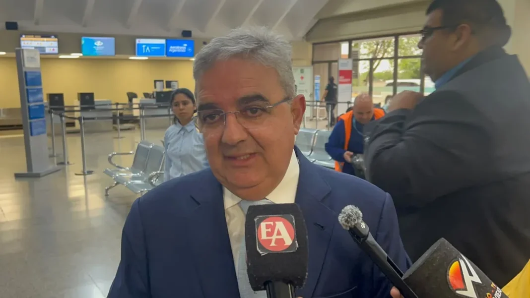 Gobernador Raúl Jalil durante una entrevista