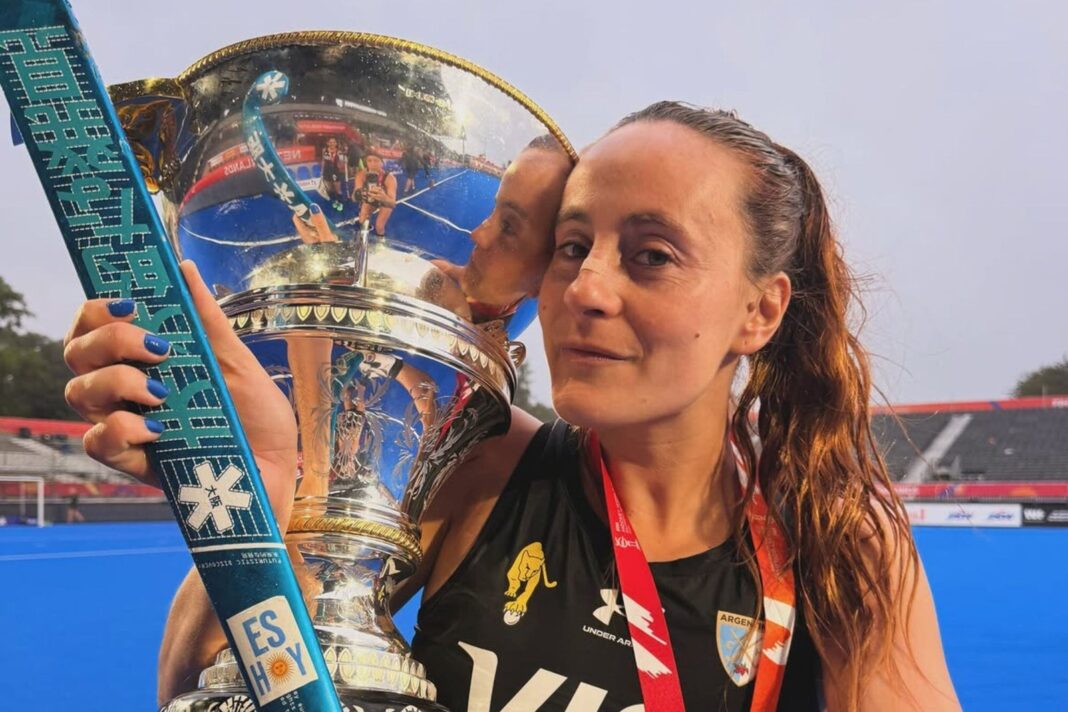 Eugenia Trinchinetti y el equipo de Las Leonas durante la final del Mundial de hockey sobre césped