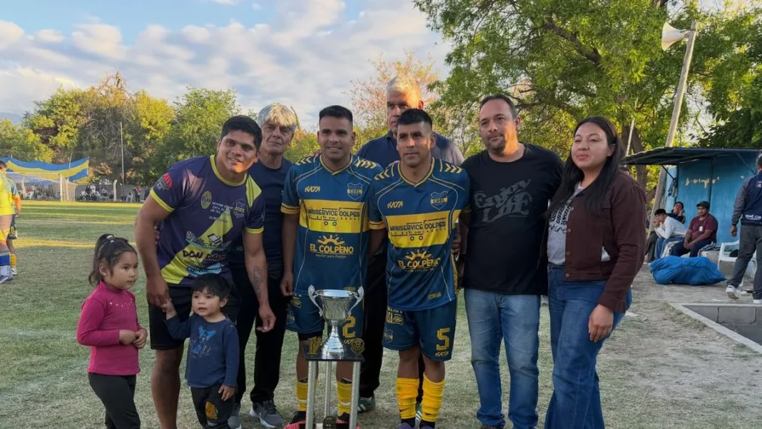 Festejo de General Lavalle tras consagrarse campeón del Torneo Clausura en Pomán