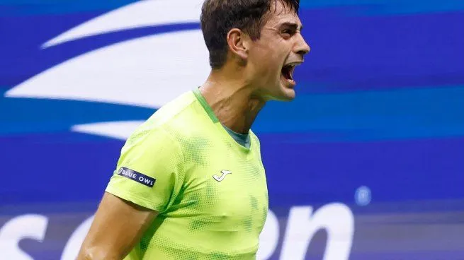 Mariano Navone durante un partido de tenis