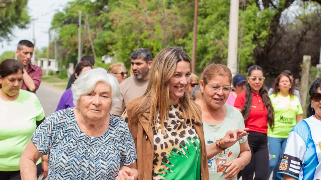 Adultos mayores durante una jornada recreativa en Huaycama
