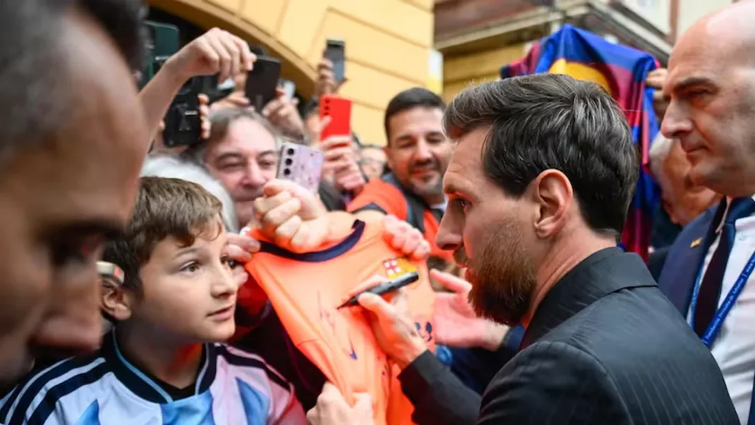 Lionel Messi y Antonela Roccuzzo llegando al Hotel de la Reconquista en Oviedo
