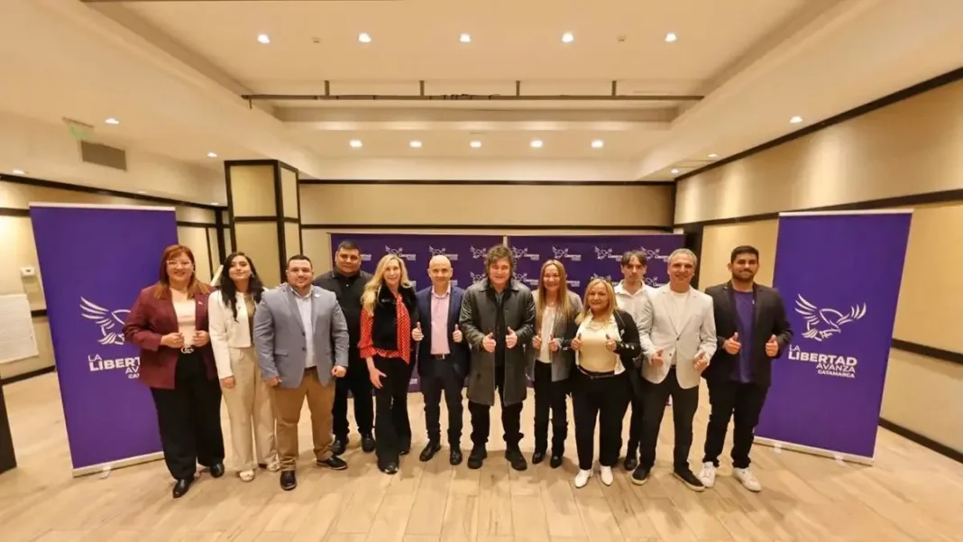Javier Milei y Karina Milei junto a dirigentes de La Libertad Avanza en Catamarca