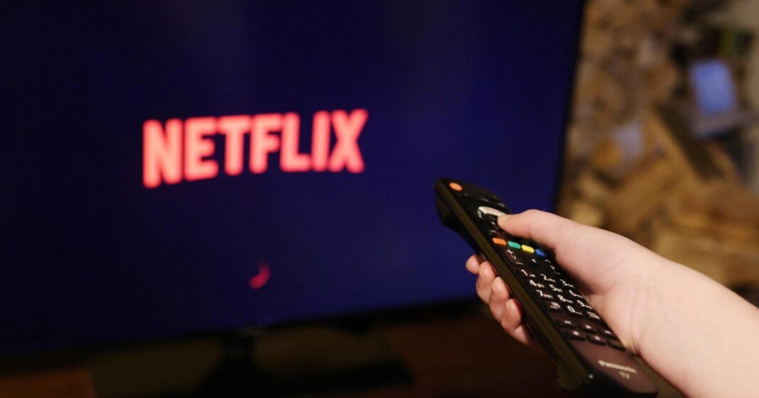 Logo de Netflix sobre fondo oscuro