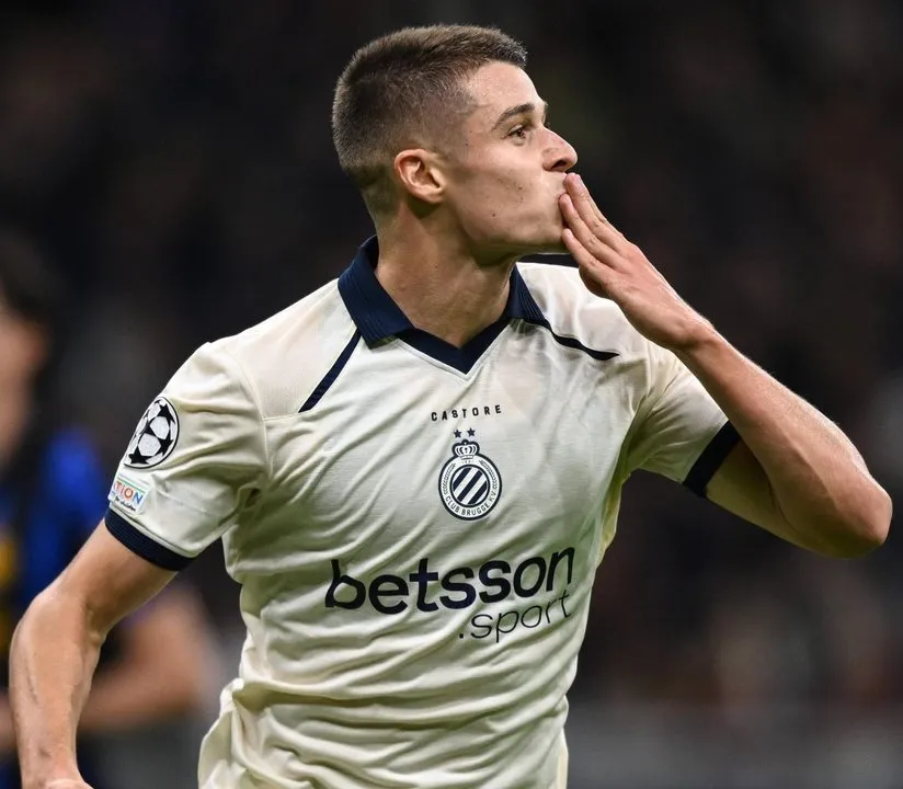 Nicolo Tresoldi, delantero del Brujas de Bélgica, celebrando un gol