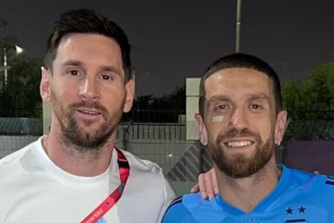 Alejandro Papu Gómez en el aeropuerto de Abu Dabi antes de viajar a Kuwait