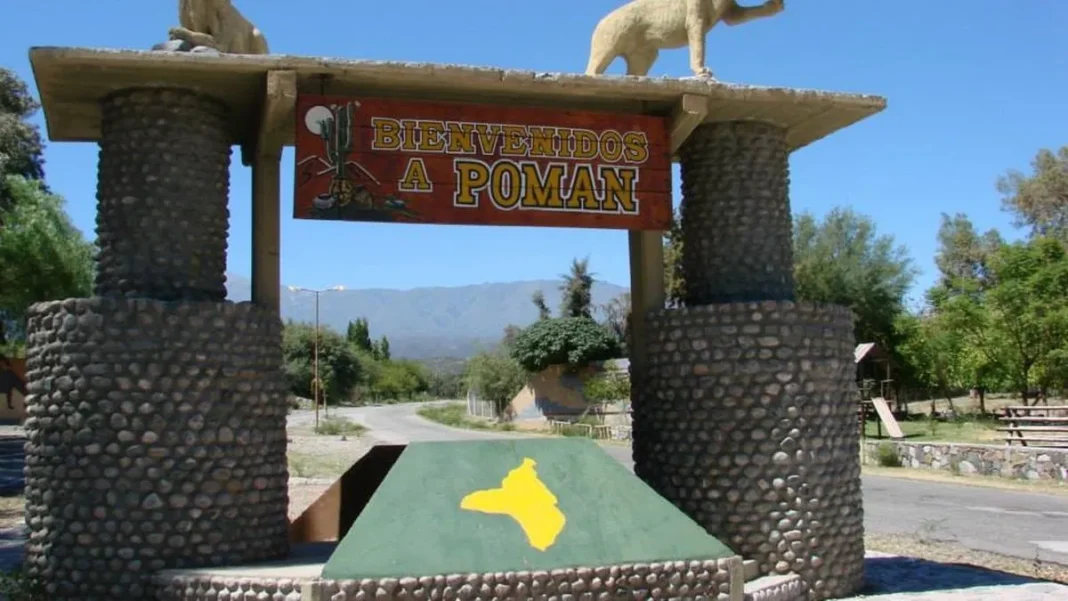 Poste de luz en la localidad de Pomán, Catamarca