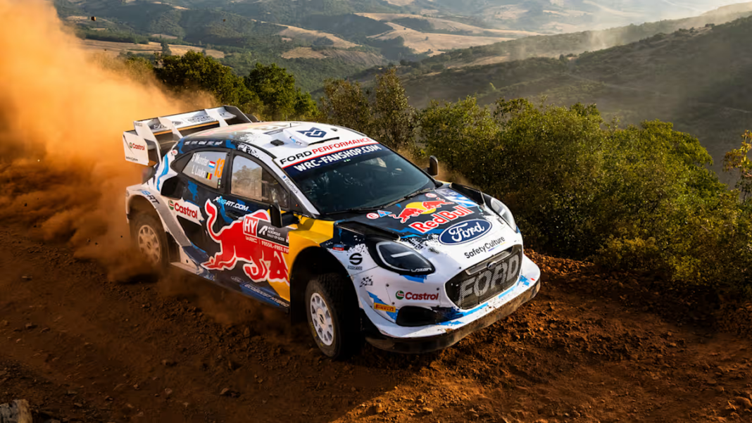 Automóvil de rally en un camino de tierra